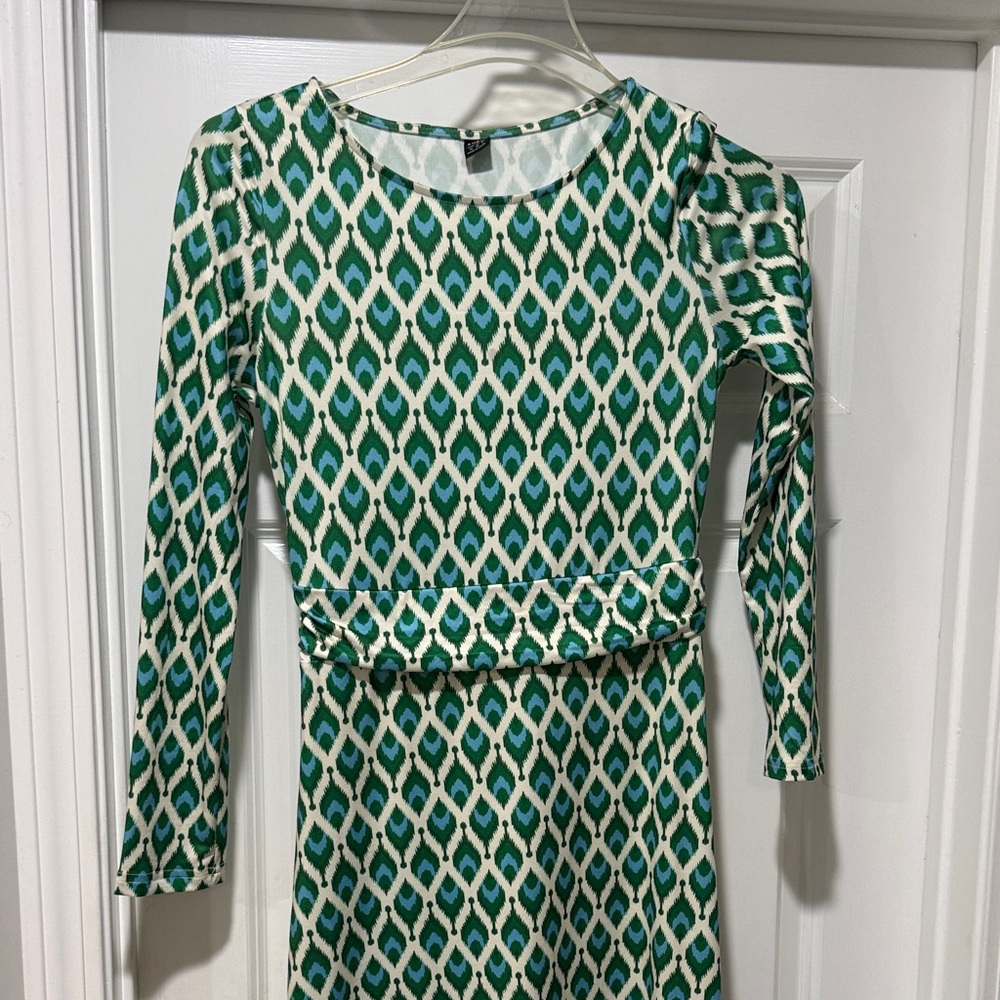 Women’s Green Geometric Print Long-Sleeve Dress medium